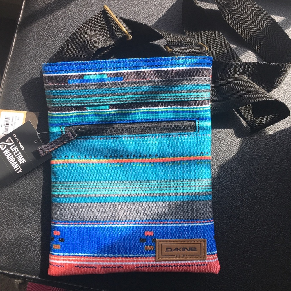 BNWT Dakine CrossbodyPurse!!